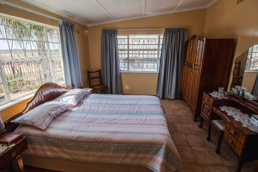 4 Bedroom Property for Sale in Lemoendraai Northern Cape